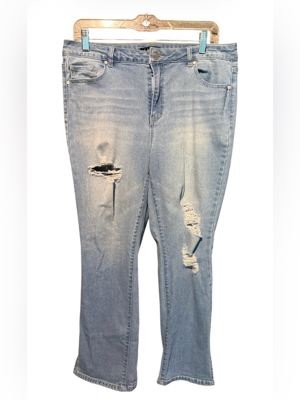 💚💰BOGO FREE d jeans Distressed Jeans